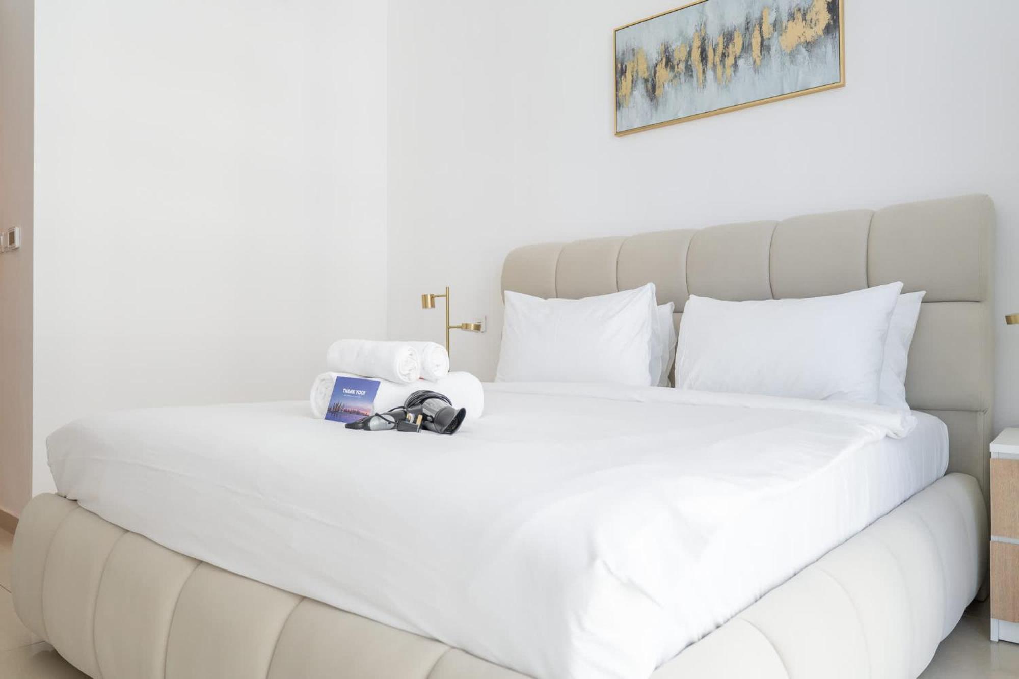 Extraordinary 1br With Marina Views