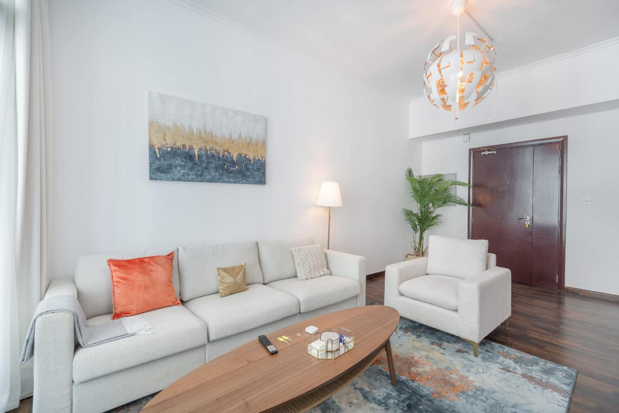 Extraordinary 1br With Marina Views Apartment