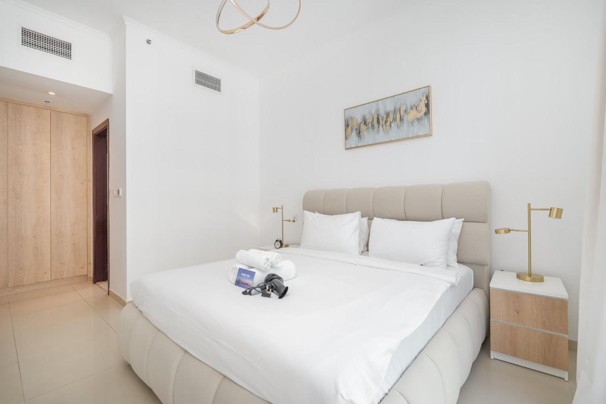 Extraordinary 1br With Marina Views Apartment *
