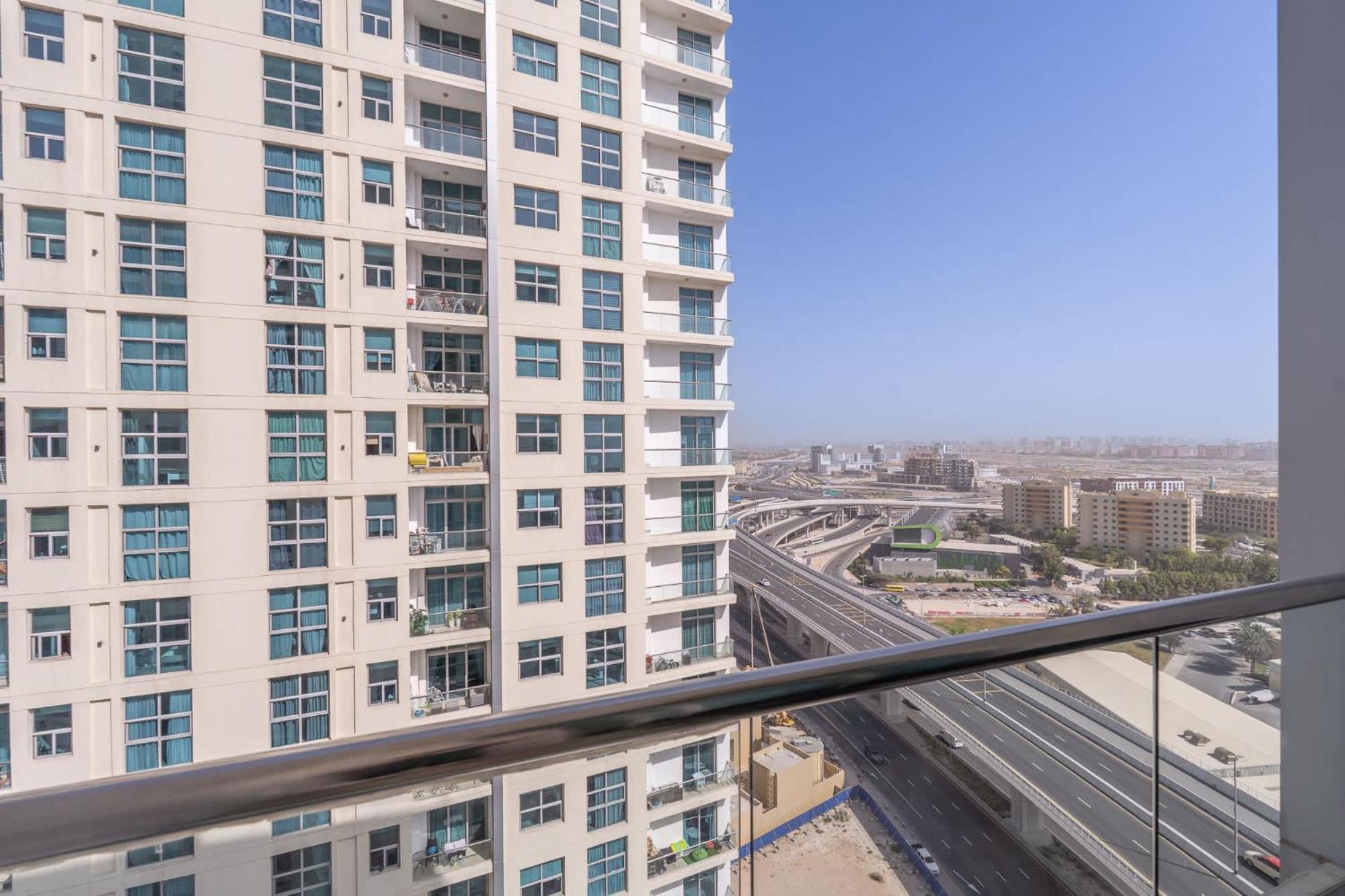 Extraordinary 1br With Marina Views Apartment