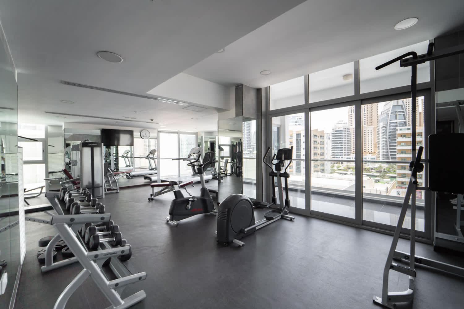 Extraordinary 1br With Marina Views Apartment