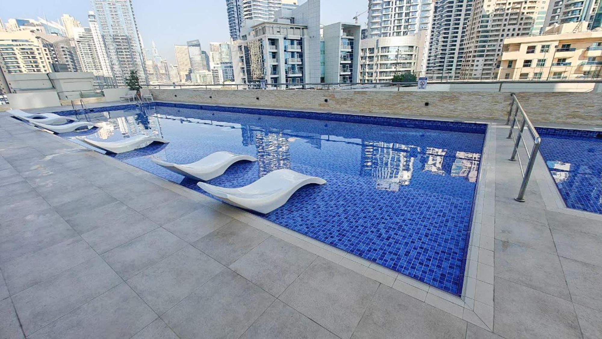 Extraordinary 1br With Marina Views *