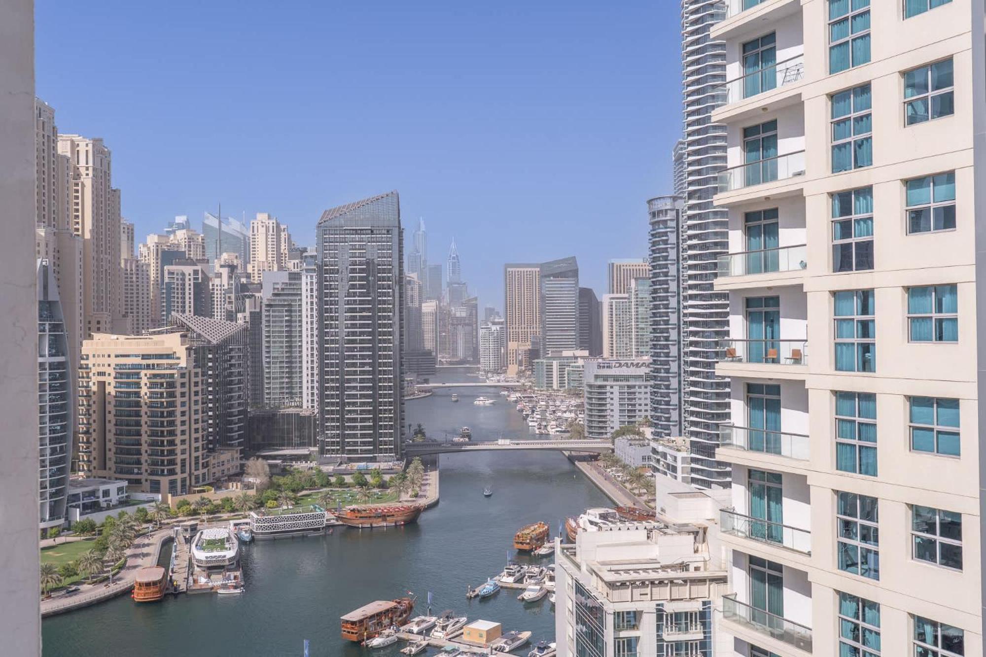 Extraordinary 1br With Marina Views Apartment